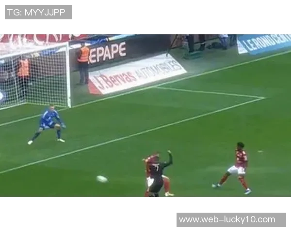 U19马其顿与黑山激战正酣青年足球赛场上的青春对决 U19马其顿与黑山激战正酣青年足球赛场上的青春对决