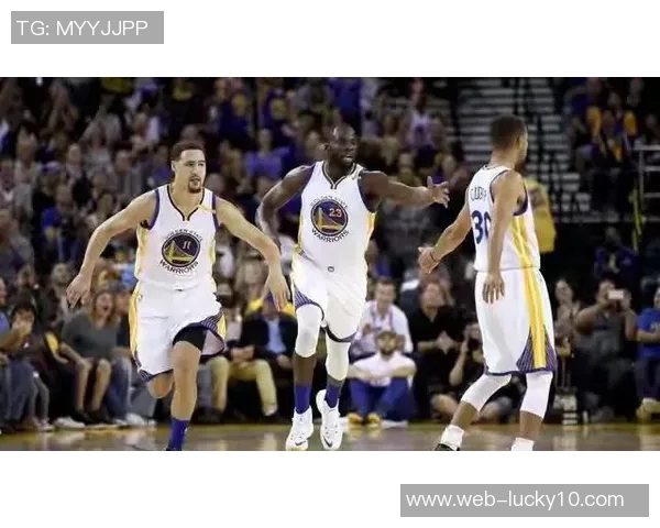 库里三分大赛决赛连中20球创造历史成就引发热议 库里三分大赛决赛连中20球创造历史成就引发热议