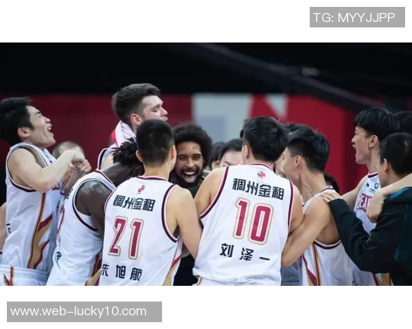 总决赛巅峰对决新疆队与广东队的篮球荣耀之战 总决赛巅峰对决新疆队与广东队的篮球荣耀之战