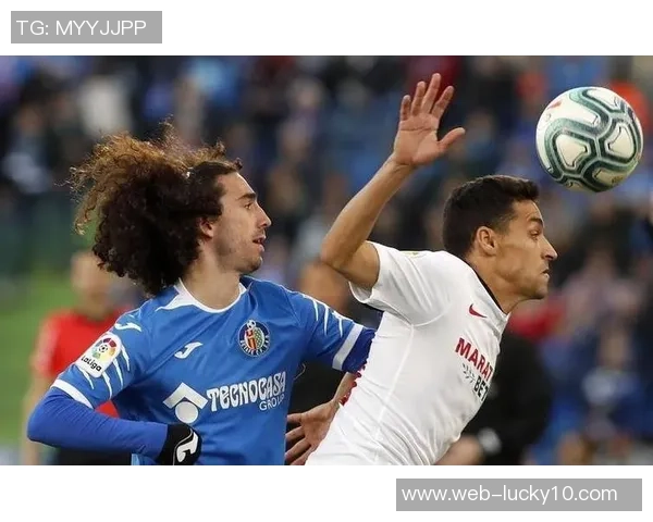 意大利与中国女足激情对决海报展现巅峰对抗魅力与实力的完美结合 意大利与中国女足激情对决海报展现巅峰对抗魅力与实力的完美结合